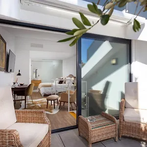 Stupendo-three Rooms-suite With Terrace -center -air Conditioning-free Park Apartamento Lisboa